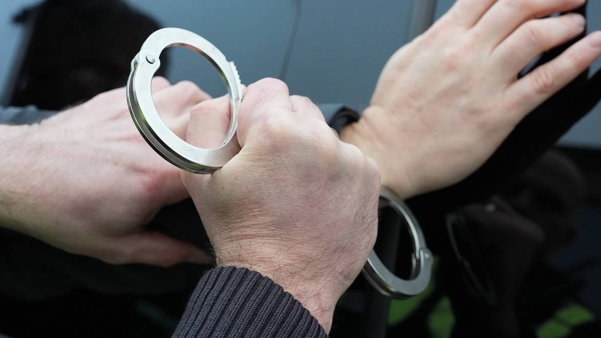 Einsatz- und Fixierungstechniken mit Handfesseln: sicher – strukturiert – rechtssicher